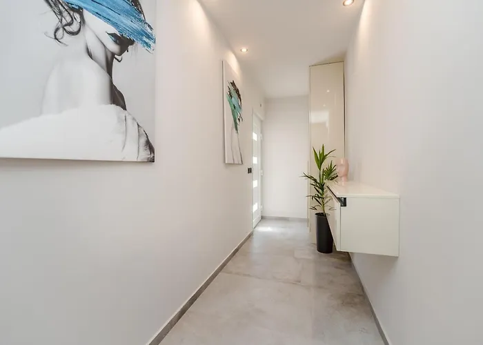 House Paula * Привлака