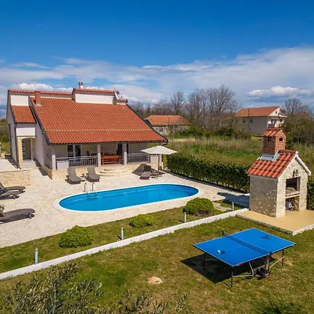 House Paula Sa Privatnim Grijanim Bazenom Na Mirnoj Lokacija Blizu Mora Privlaka (Zadar)