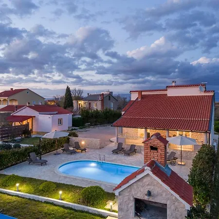 Holiday home House Paula Sa Privatnim Grijanim Bazenom Na Mirnoj Lokacija Blizu Mora Privlaka (Zadar)