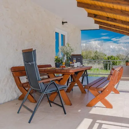 Holiday home House Paula Sa Privatnim Grijanim Bazenom Na Mirnoj Lokacija Blizu Mora Privlaka (Zadar)