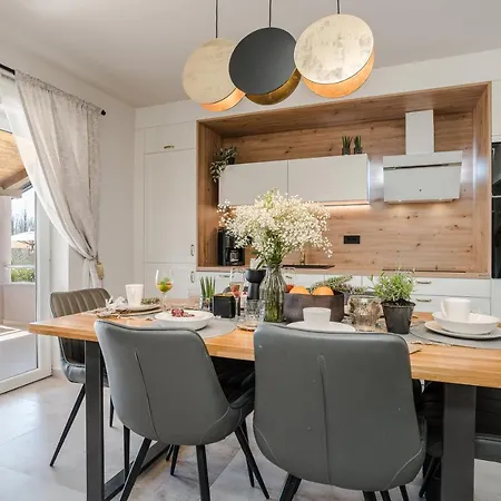 House Paula Sa Privatnim Grijanim Bazenom Na Mirnoj Lokacija Blizu Mora Holiday home Privlaka (Zadar)