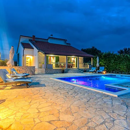 House Paula Sa Privatnim Grijanim Bazenom Na Mirnoj Lokacija Blizu Mora * Privlaka (Zadar)