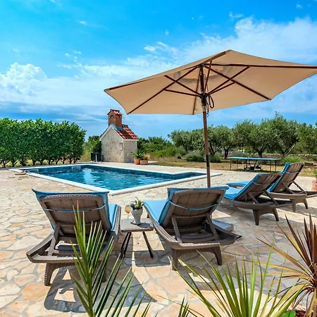 House Paula Sa Privatnim Grijanim Bazenom Na Mirnoj Lokacija Blizu Mora Privlaka (Zadar)