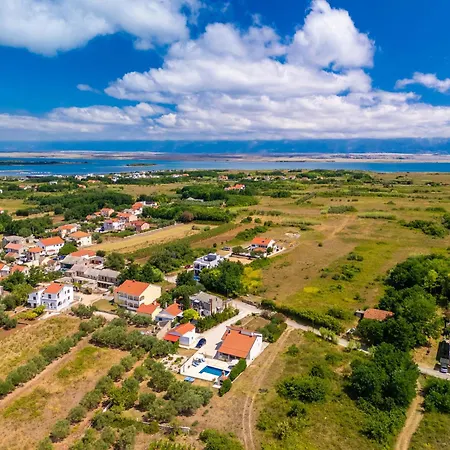 House Paula Sa Privatnim Grijanim Bazenom Na Mirnoj Lokacija Blizu Mora Vakantiehuis