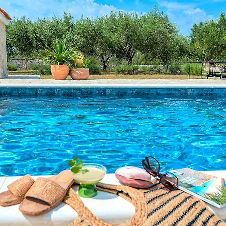 Ferienhaus House Paula Sa Privatnim Grijanim Bazenom Na Mirnoj Lokacija Blizu Mora *