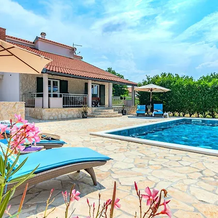 House Paula Sa Privatnim Grijanim Bazenom Na Mirnoj Lokacija Blizu Mora Vakantiehuis Privlaka (Zadar)