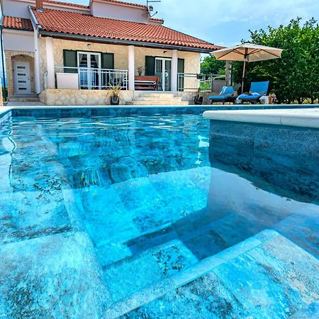 Vakantiehuis House Paula Sa Privatnim Grijanim Bazenom Na Mirnoj Lokacija Blizu Mora *