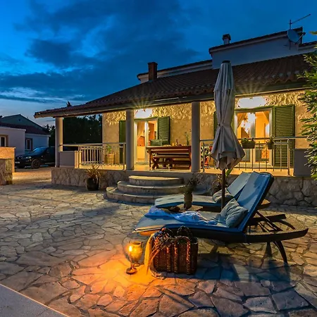 Vakantiehuis House Paula Sa Privatnim Grijanim Bazenom Na Mirnoj Lokacija Blizu Mora Privlaka (Zadar)