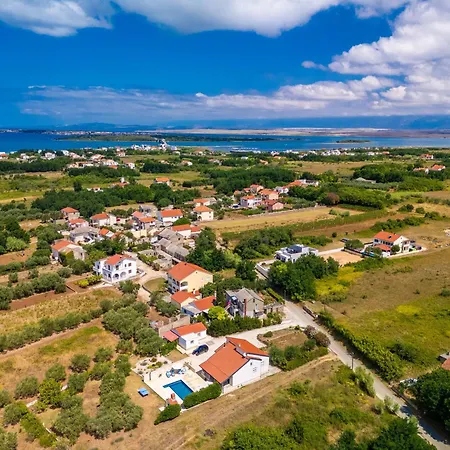 House Paula Sa Privatnim Grijanim Bazenom Na Mirnoj Lokacija Blizu Mora Privlaka (Zadar)