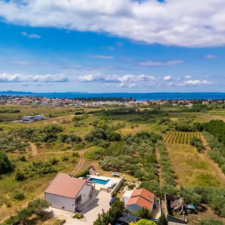 House Paula Sa Privatnim Grijanim Bazenom Na Mirnoj Lokacija Blizu Mora Vakantiehuis *
