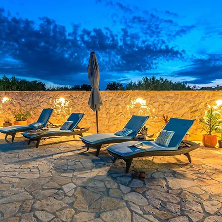 Vakantiehuis House Paula Sa Privatnim Grijanim Bazenom Na Mirnoj Lokacija Blizu Mora *