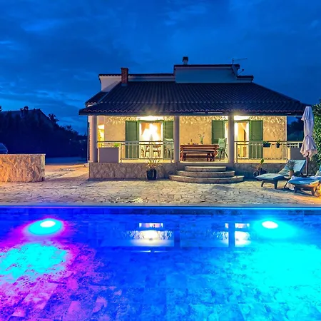 House Paula Sa Privatnim Grijanim Bazenom Na Mirnoj Lokacija Blizu Mora Vakantiehuis Privlaka (Zadar)
