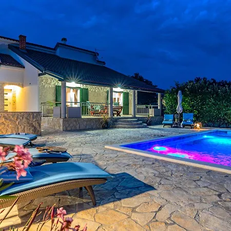 Vakantiehuis House Paula Sa Privatnim Grijanim Bazenom Na Mirnoj Lokacija Blizu Mora Privlaka (Zadar)