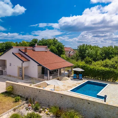 House Paula Sa Privatnim Grijanim Bazenom Na Mirnoj Lokacija Blizu Mora * Privlaka (Zadar)