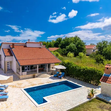 House Paula Sa Privatnim Grijanim Bazenom Na Mirnoj Lokacija Blizu Mora Ferienhaus