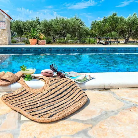 House Paula Sa Privatnim Grijanim Bazenom Na Mirnoj Lokacija Blizu Mora * Privlaka (Zadar)
