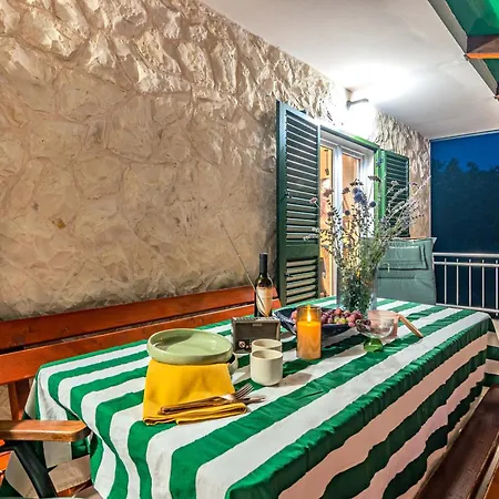 House Paula Sa Privatnim Grijanim Bazenom Na Mirnoj Lokacija Blizu Mora Vakantiehuis